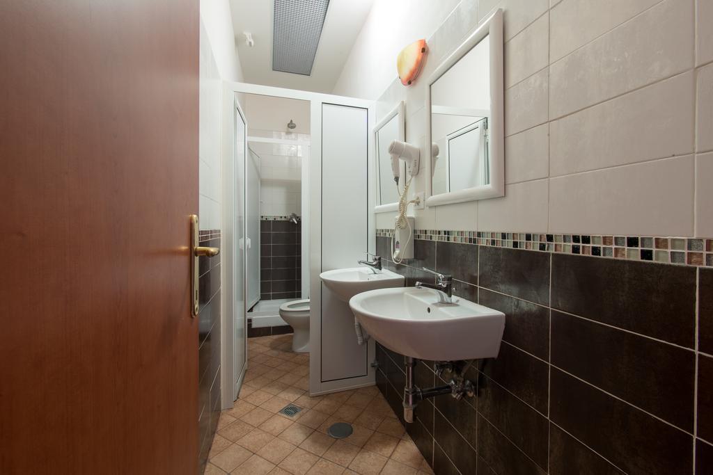 Albergue Alessandro Downtown & Bar