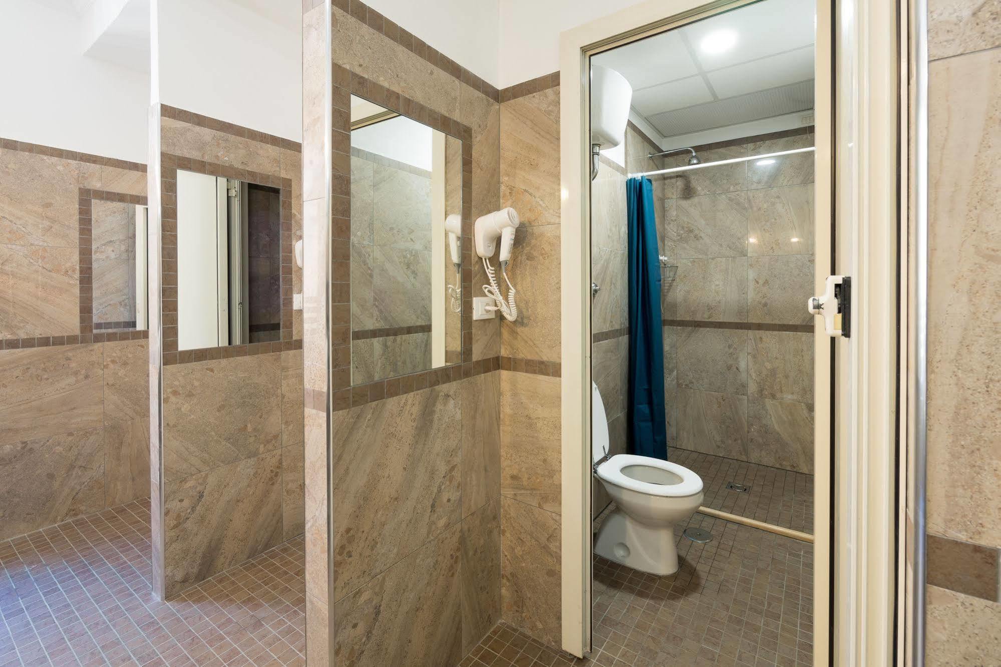 Albergue Alessandro Downtown & Bar