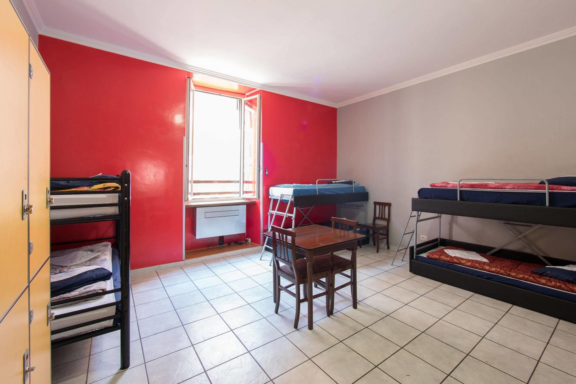 Albergue Alessandro Downtown & Bar *