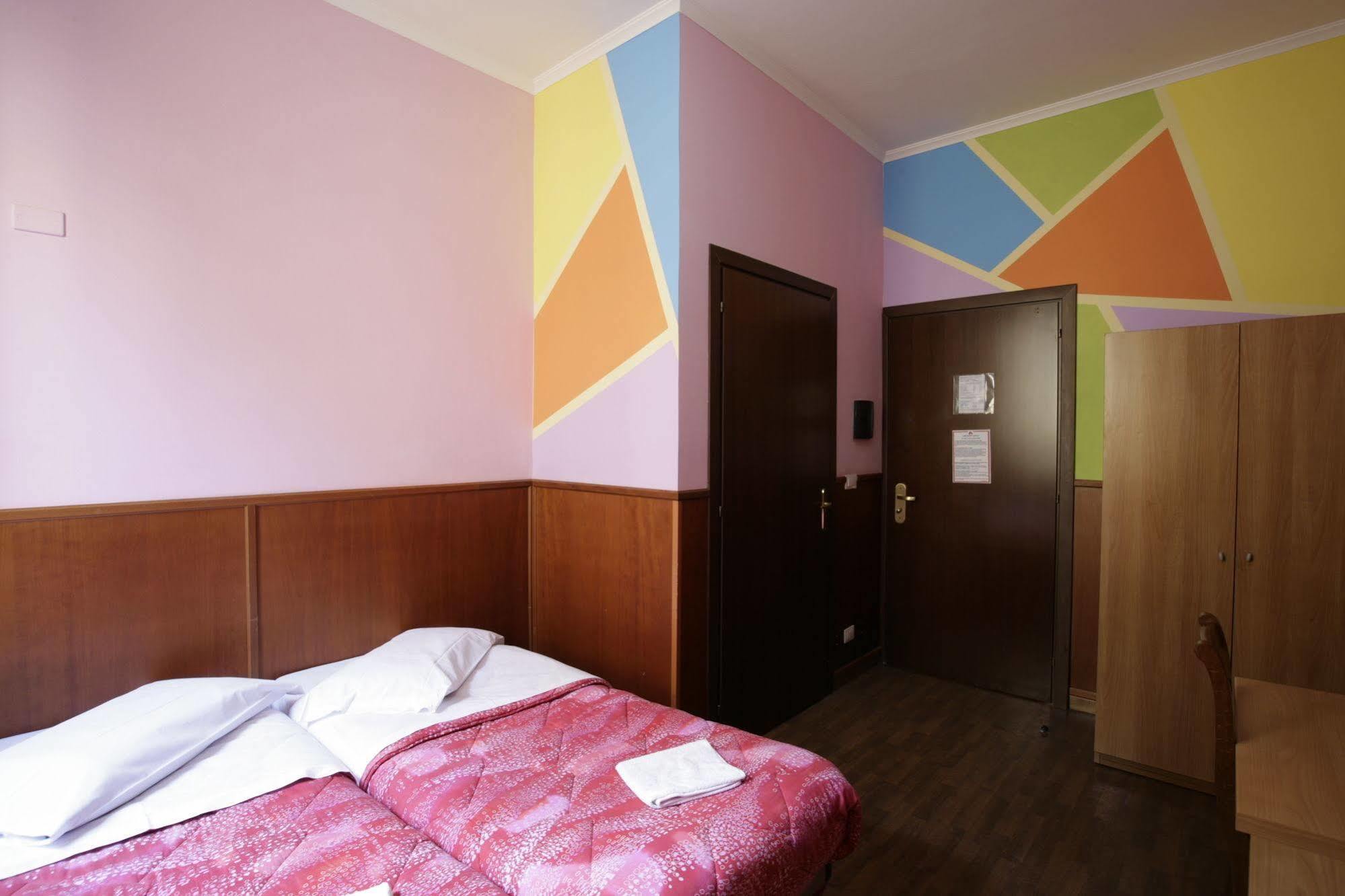 Albergue Alessandro Downtown & Bar *
